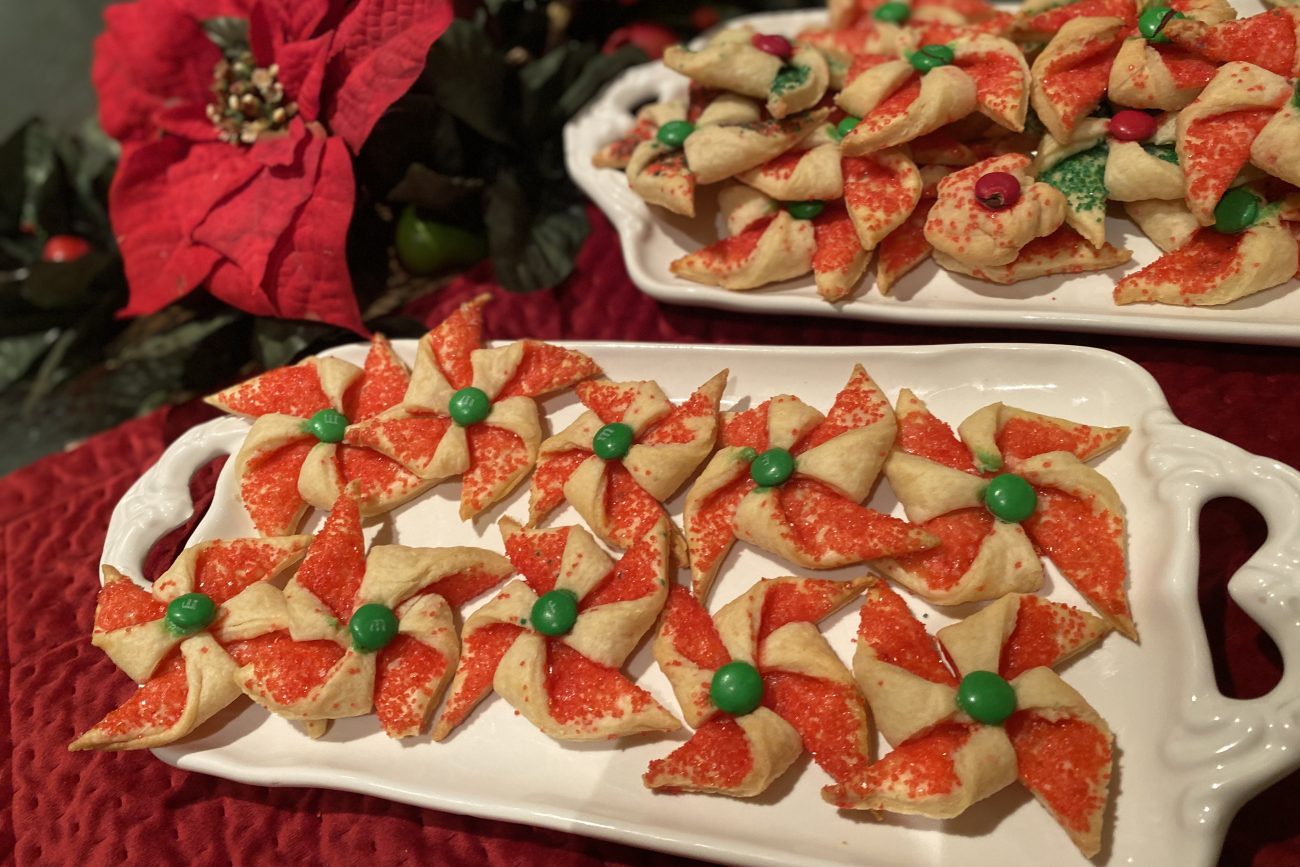 pointsetta cookie recipe - impressive cookie recipe- chirstmas cookie recipe - holiday cookie recipe
