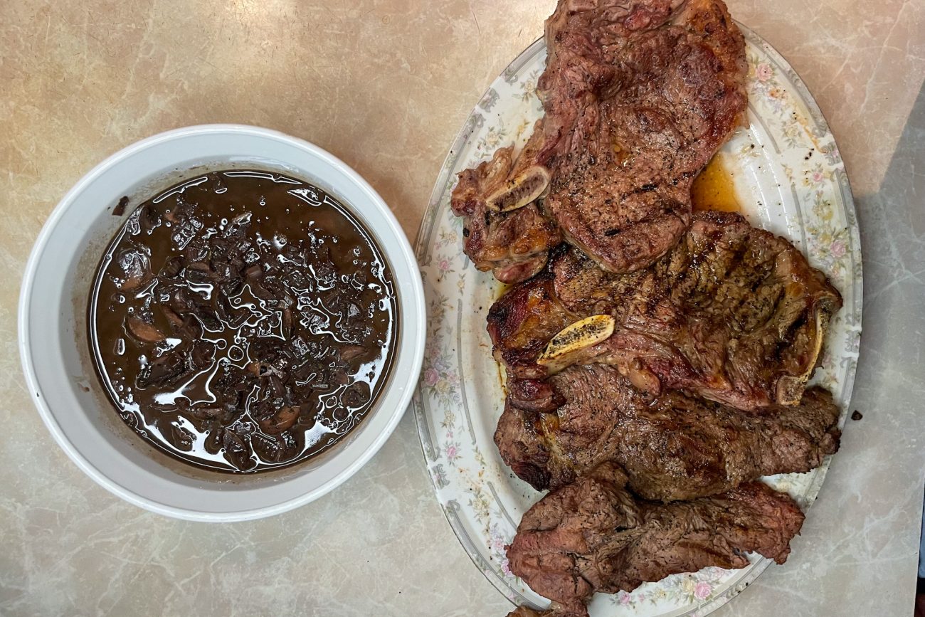 strip steak with red wine mushroom sauce