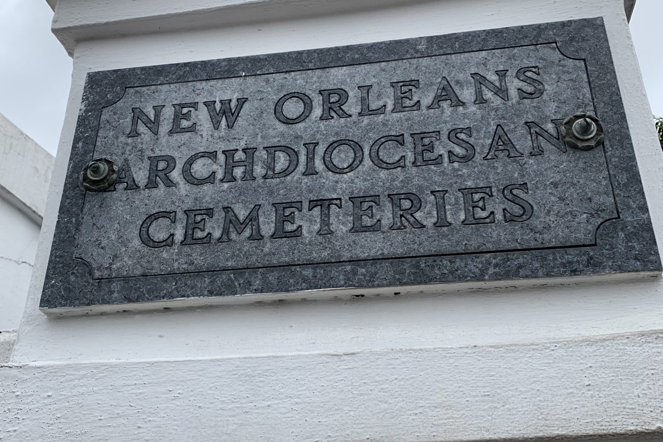 travel new orleans spooky culture  graveyard tour