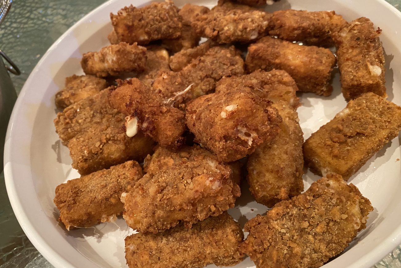 easy appetizer recipes- pretzel mozzarella sticks