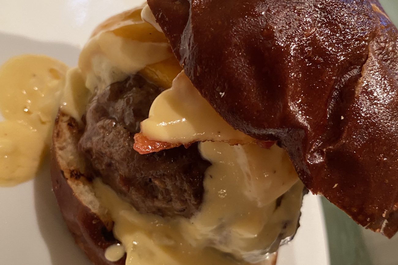 burger recipes- butter burger with beer cheese sauce