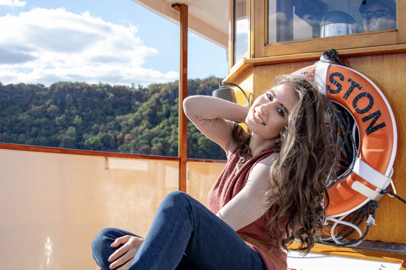 fall folliage river cruise nyc - fall style - nyc influencer and fashion influencer - things to do in nyc and nyc fall activities
