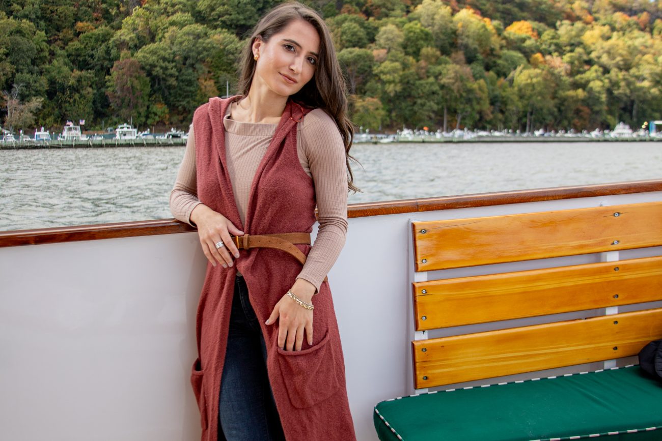 fall folliage river cruise nyc - fall style - nyc influencer and fashion influencer - things to do in nyc and nyc fall activities