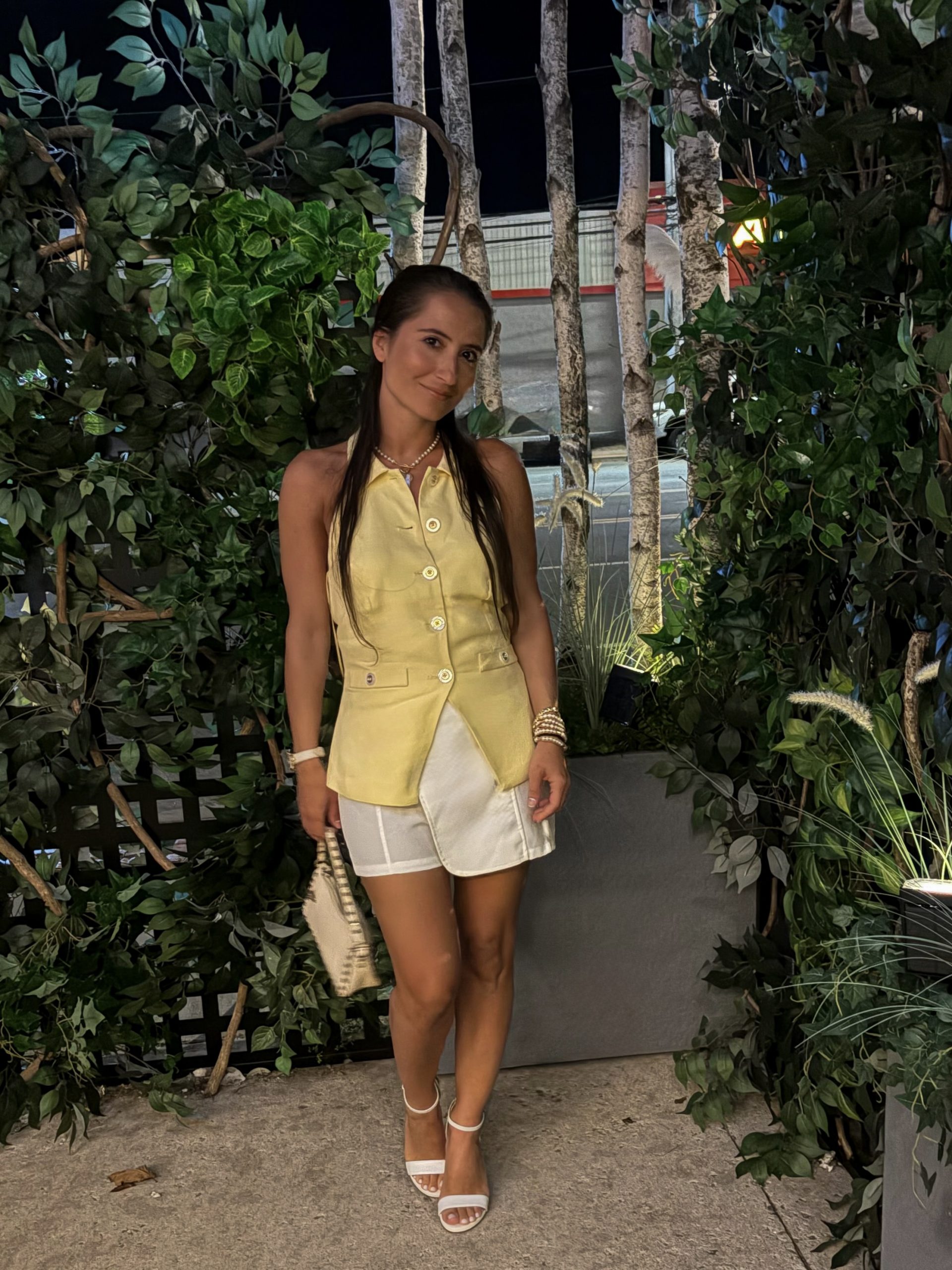 butter yellow and white outfit inspo and styling for summre spring